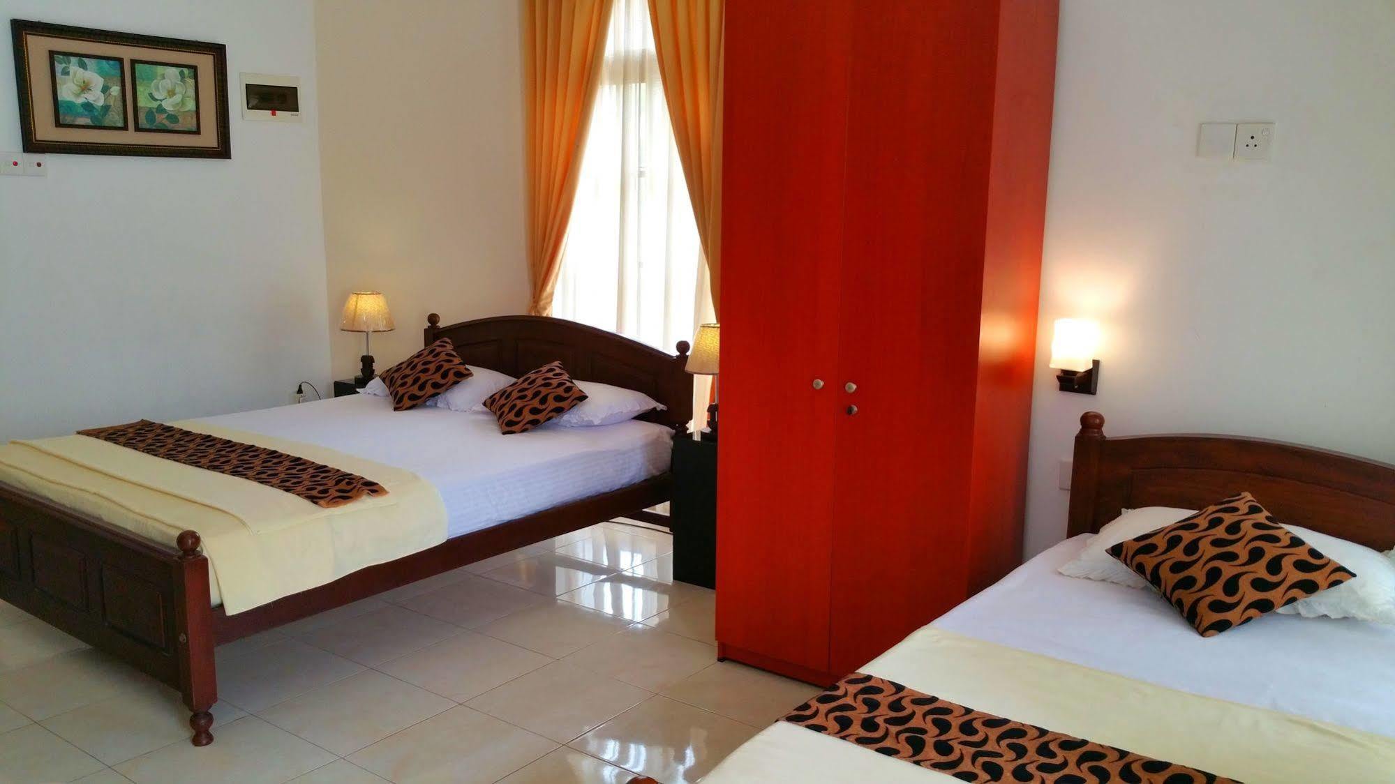 Holiday Fashion Inn Negombo Luaran gambar